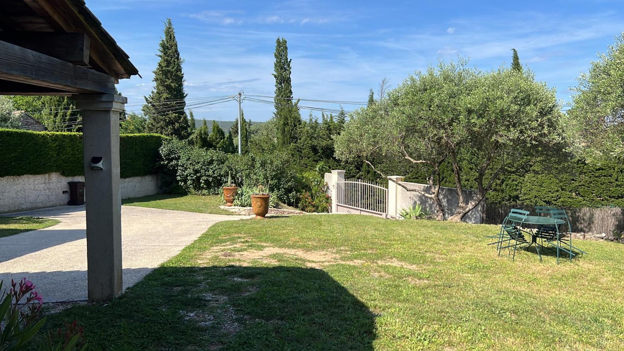 Adorable Gite Collias Exterior photo